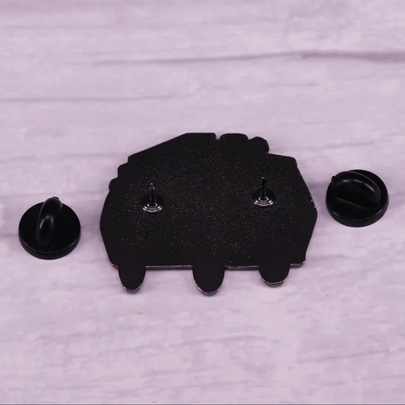 $3🎃HALLOWEEN MOVIE PIN🎃ENAMEL🎃NEW $3 WHEN BUNDLED WITH 3 OR MORE ITEMS - Picture 5 of 16